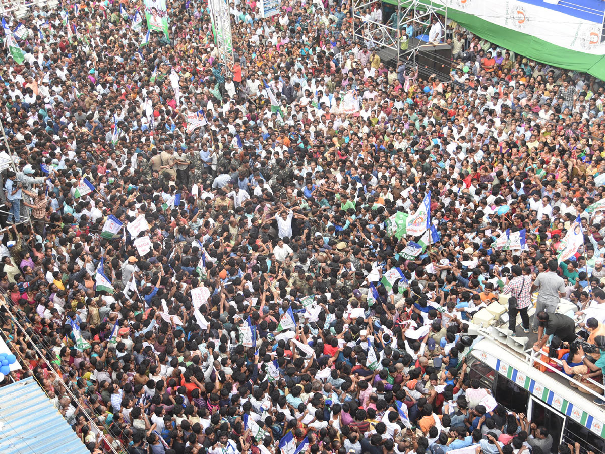 Ys Jagan Padayatra in Kakinada Photo Gallery  - Sakshi21