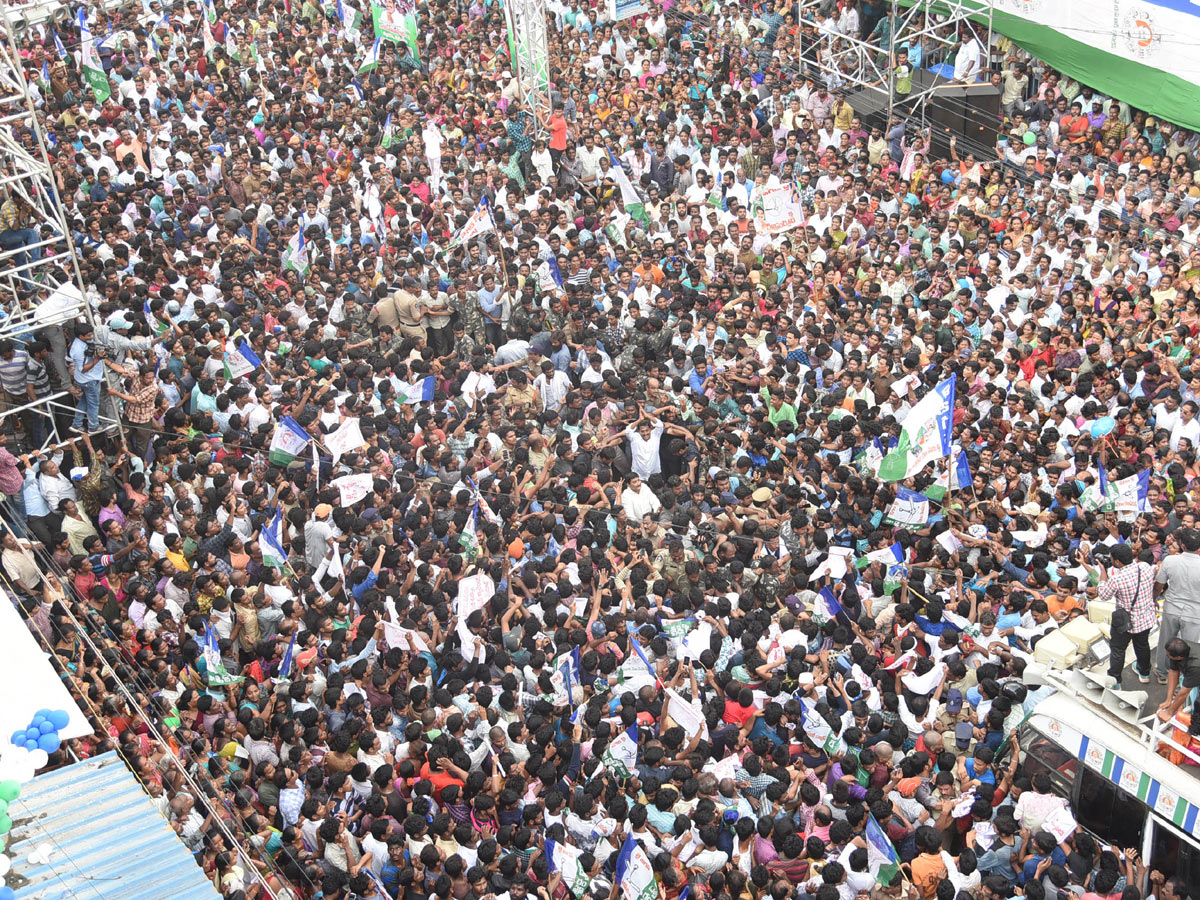 Ys Jagan Padayatra in Kakinada Photo Gallery  - Sakshi4