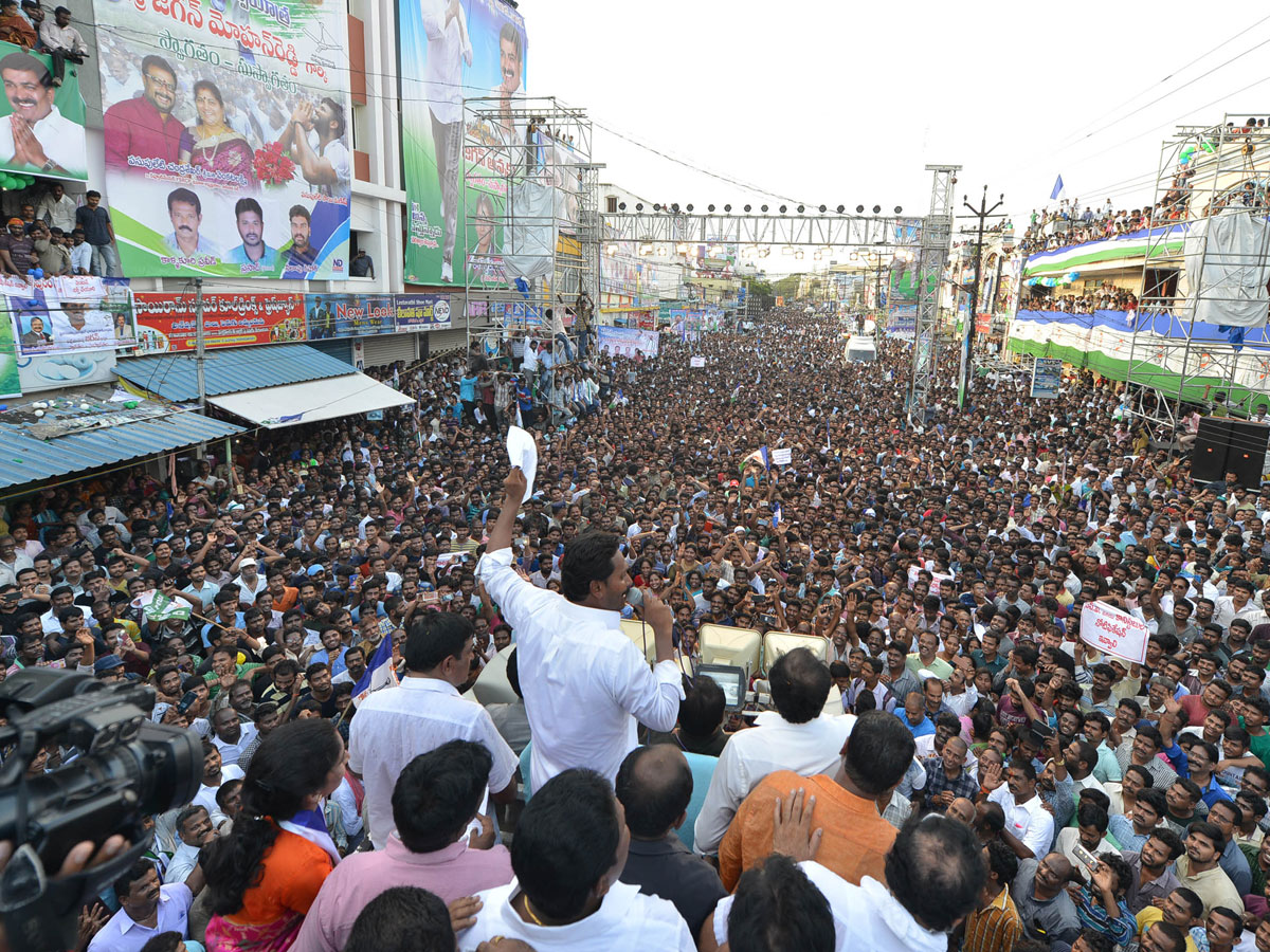 Ys Jagan Padayatra in Kakinada Photo Gallery  - Sakshi6