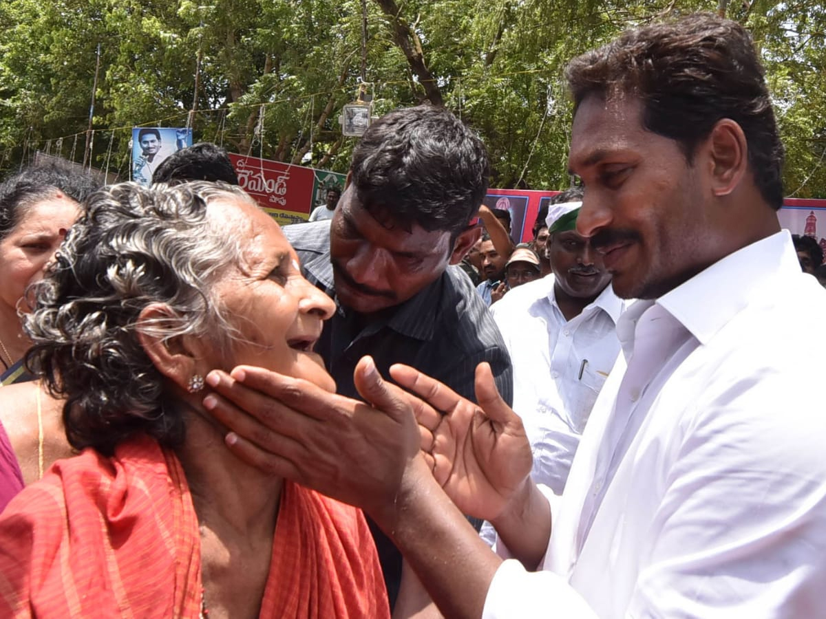 YS Jagan PrajaSankalpaYatra Day 215 Starts from Kovvada - Sakshi35