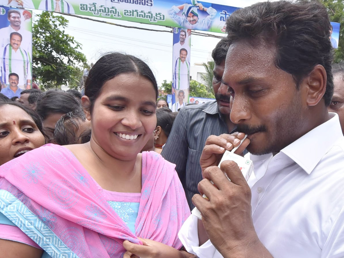 YS Jagan PrajaSankalpaYatra Day 215 Starts from Kovvada - Sakshi43