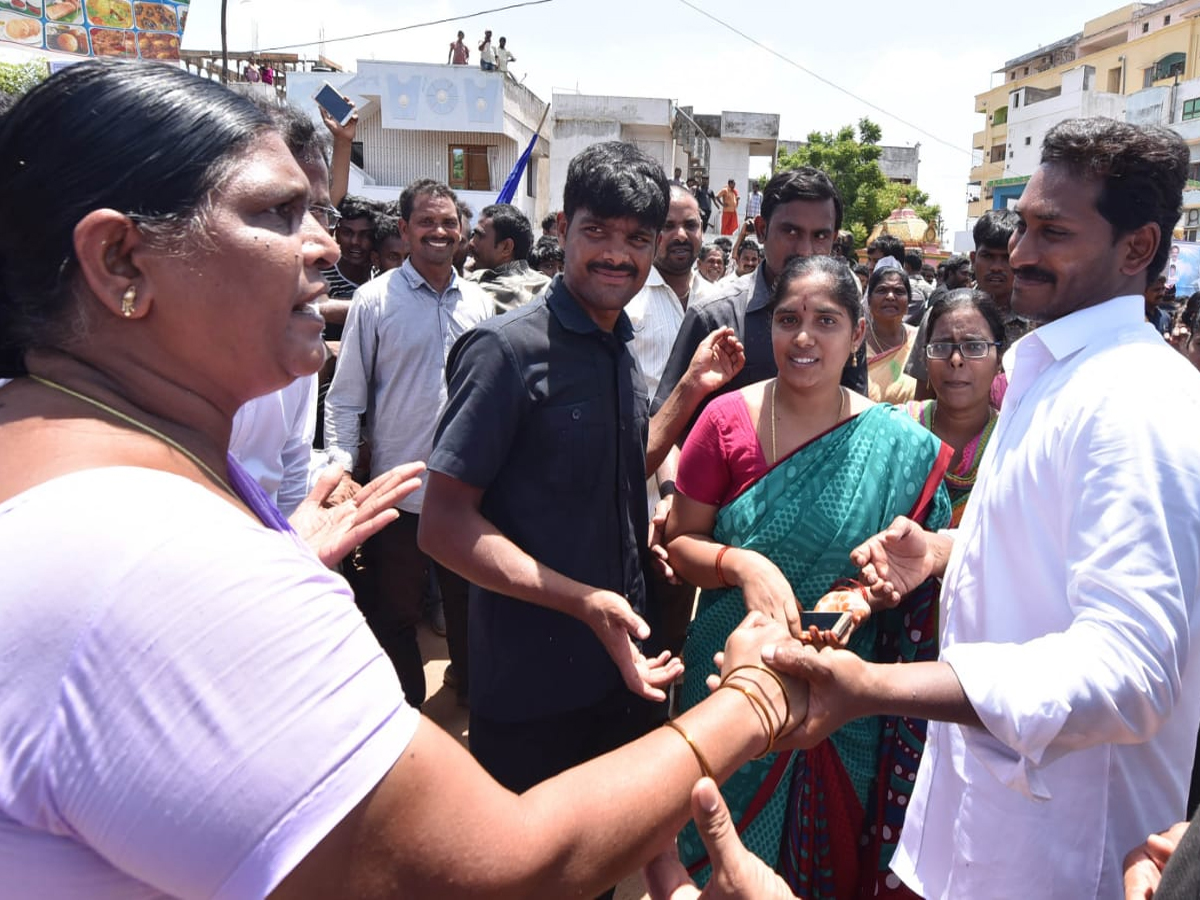 YS Jagan PrajaSankalpaYatra Day 215 Starts from Kovvada - Sakshi27