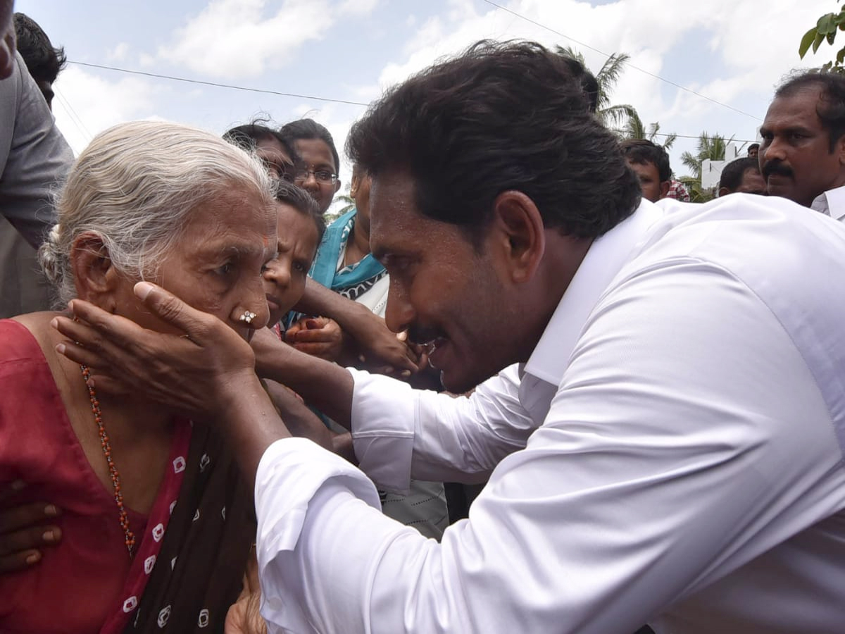 YS Jagan PrajaSankalpaYatra Day 215 Starts from Kovvada - Sakshi29