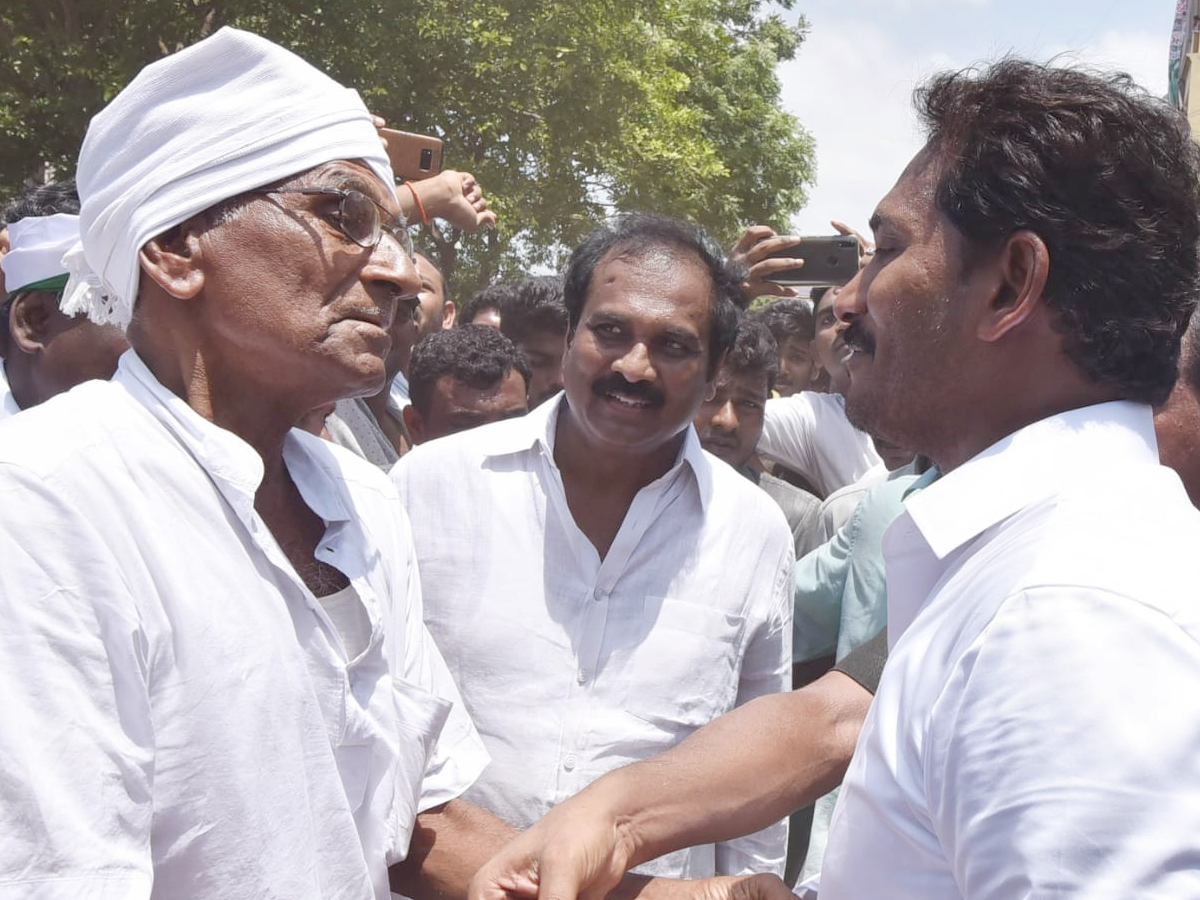 YS Jagan PrajaSankalpaYatra Day 215 Starts from Kovvada - Sakshi31