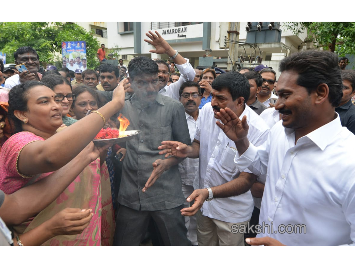 YS Jagan PrajaSankalpaYatra Day 216 Photo Gallery - Sakshi4