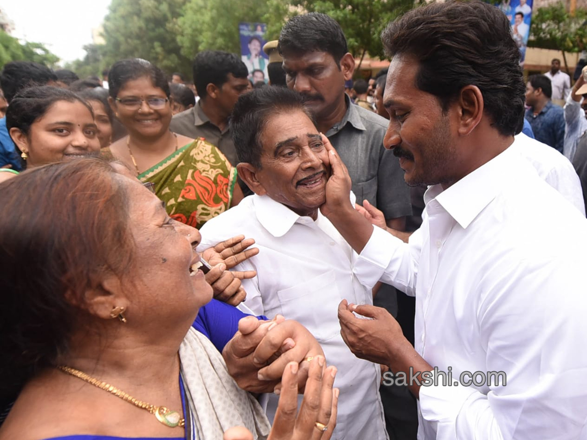 YS Jagan PrajaSankalpaYatra Day 216 Photo Gallery - Sakshi5