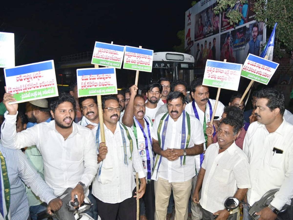 YS Jagan Reddy calls Andhra bandh on 24 July over special status Photo Gallery - Sakshi12