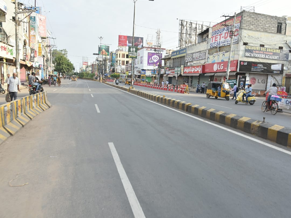 YS Jagan Reddy calls Andhra bandh on 24 July over special status Photo Gallery - Sakshi22