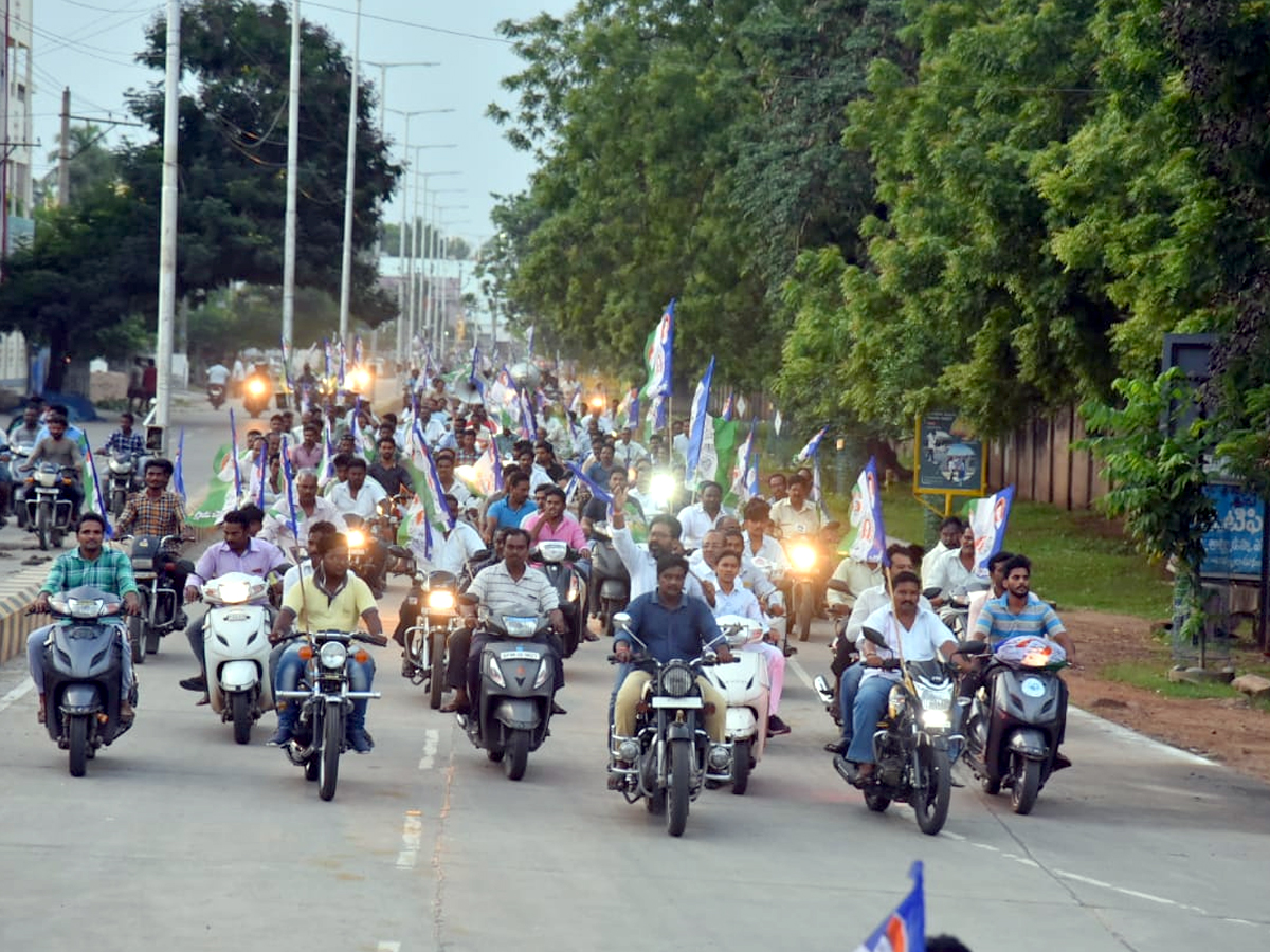 YS Jagan Reddy calls Andhra bandh on 24 July over special status Photo Gallery - Sakshi35