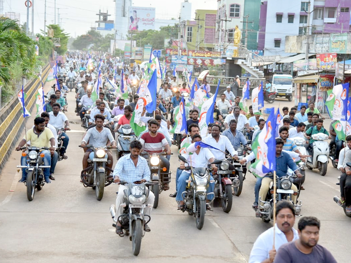 YS Jagan Reddy calls Andhra bandh on 24 July over special status Photo Gallery - Sakshi36