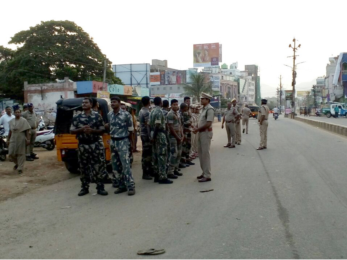 YS Jagan Reddy calls Andhra bandh on 24 July over special status Photo Gallery - Sakshi37