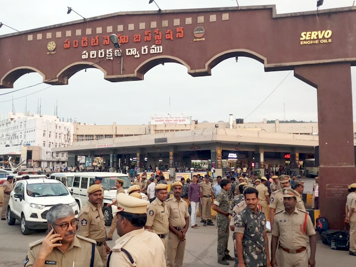 YS Jagan Reddy calls Andhra bandh on 24 July over special status Photo Gallery - Sakshi46