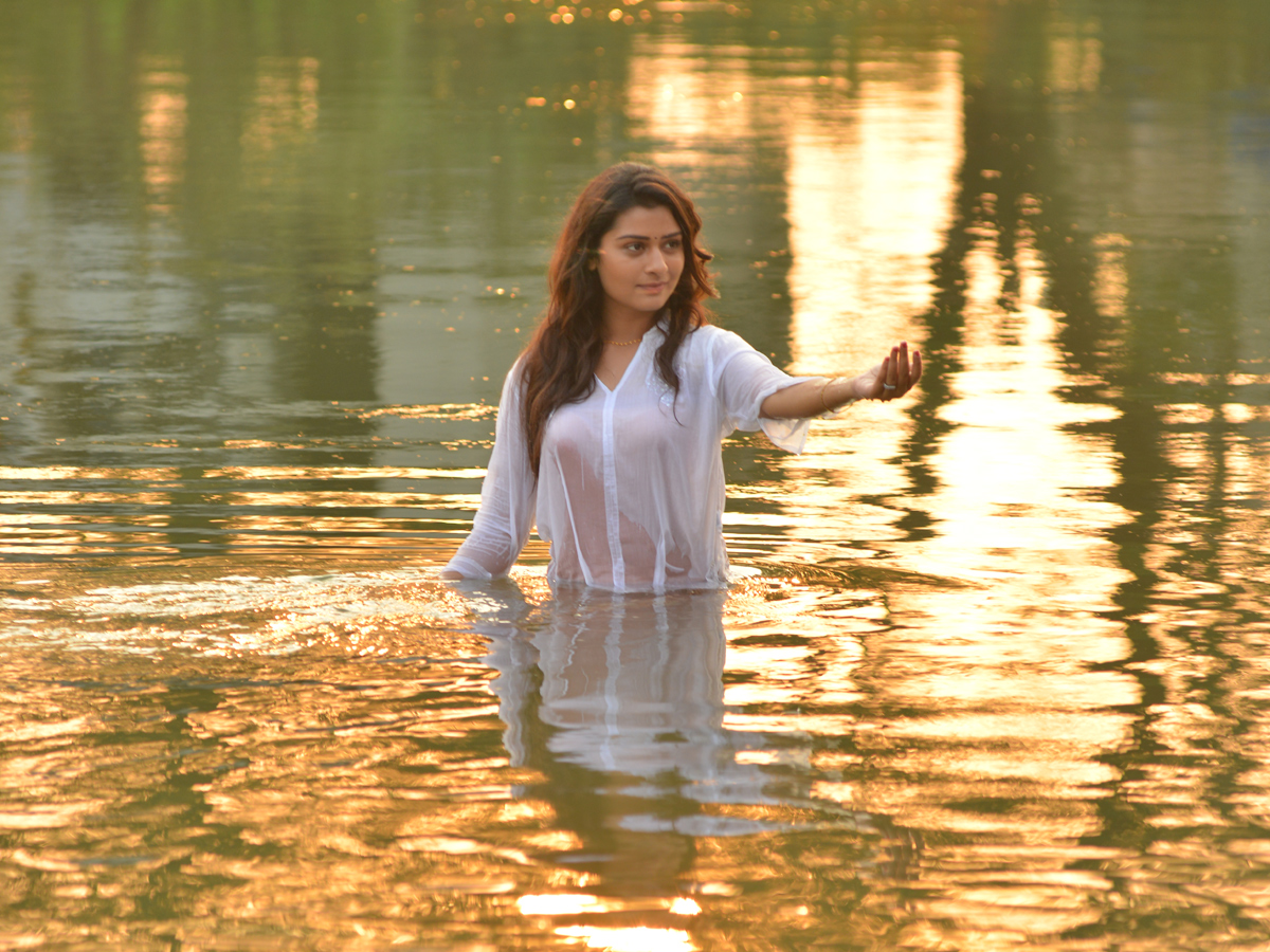 RX 100 Movie Actress Payal Rajput Photo Gallery - Sakshi4