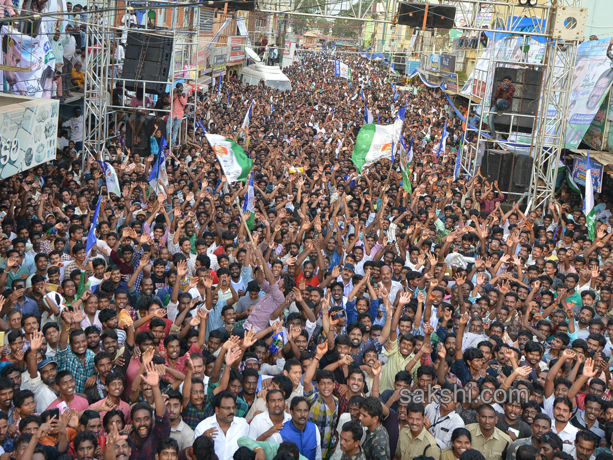 YS Jagan PrajaSankalpaYatra Day 220 Photo Gallery - Sakshi16