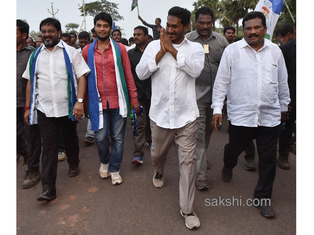 YS Jagan PrajaSankalpaYatra Day 220 Photo Gallery - Sakshi17