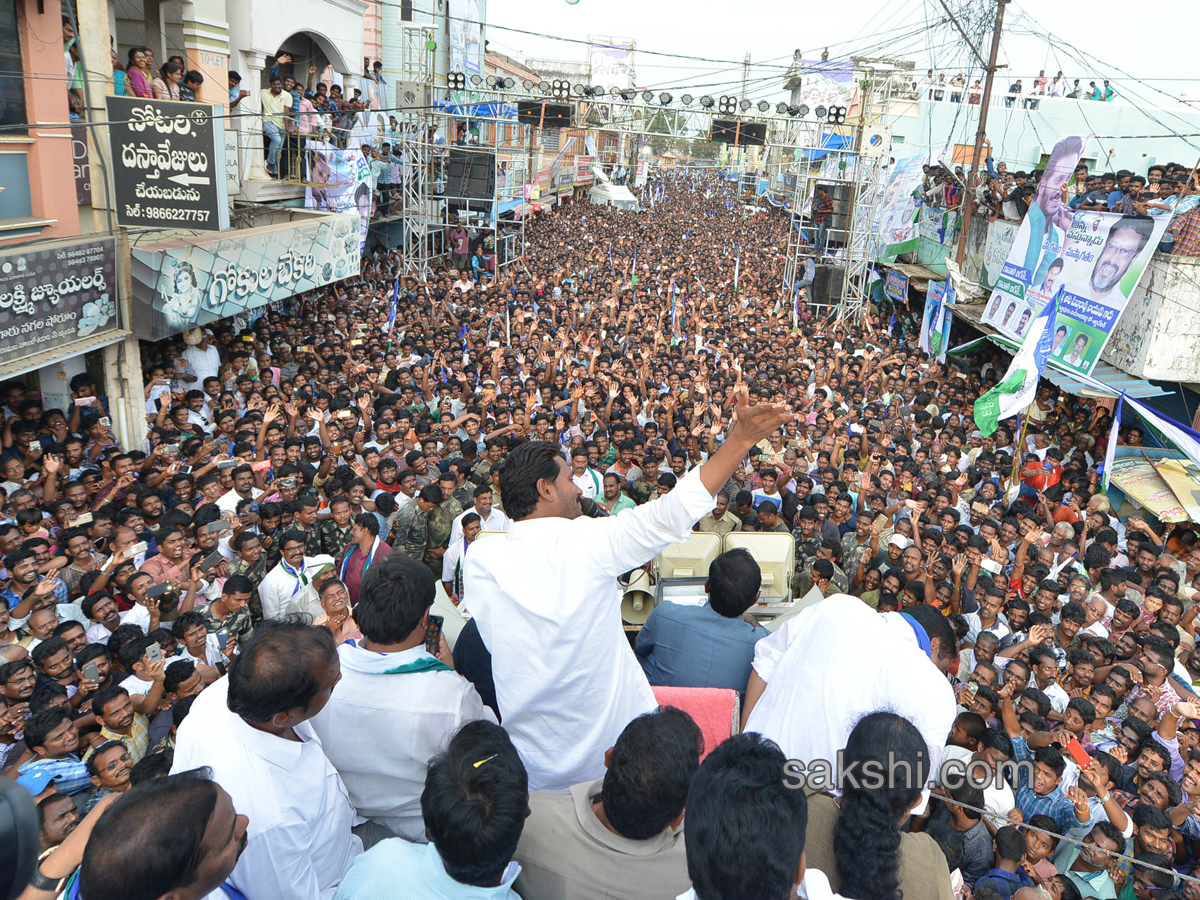 YS Jagan PrajaSankalpaYatra Day 220 Photo Gallery - Sakshi18