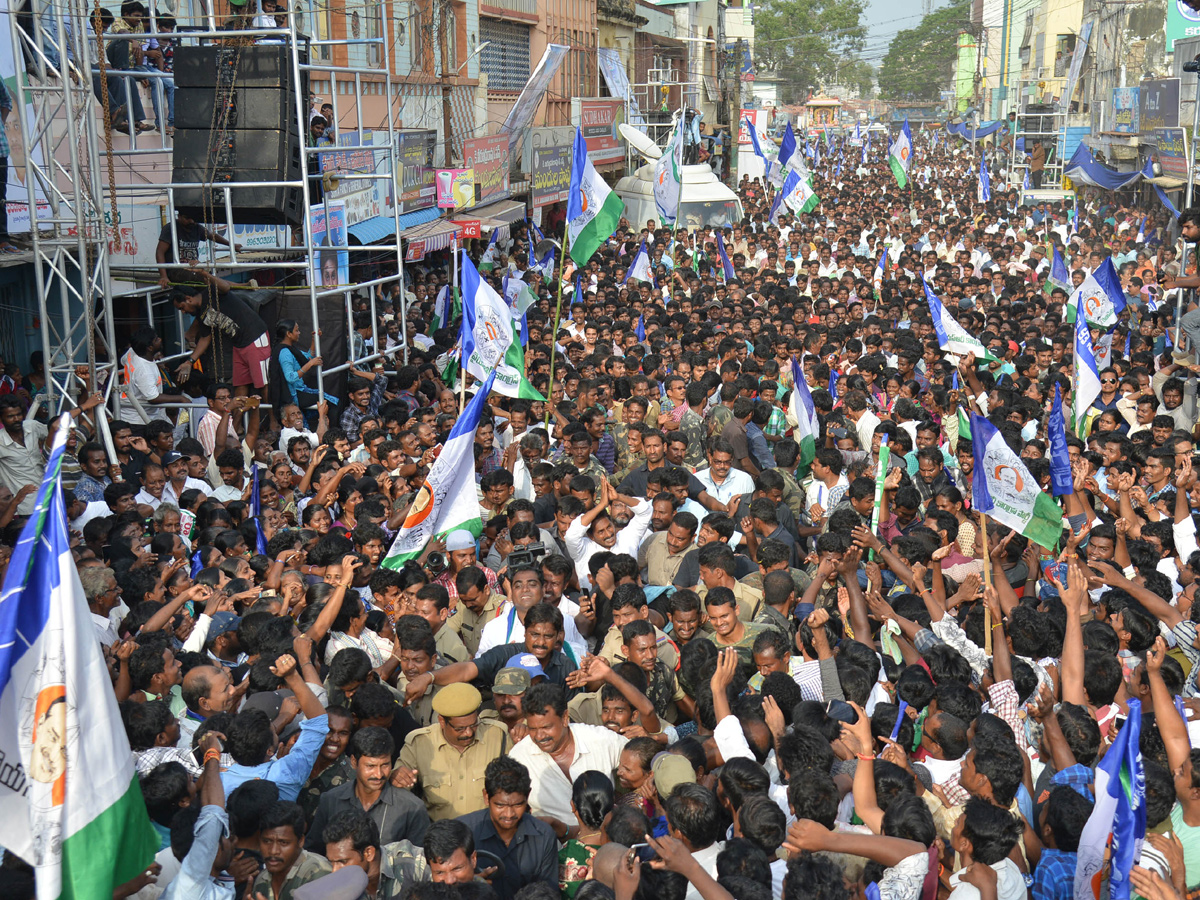 YS Jagan PrajaSankalpaYatra Day 220 Photo Gallery - Sakshi2