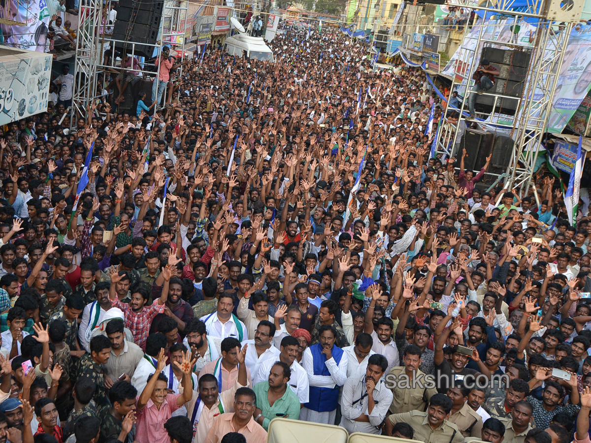 YS Jagan PrajaSankalpaYatra Day 220 Photo Gallery - Sakshi3