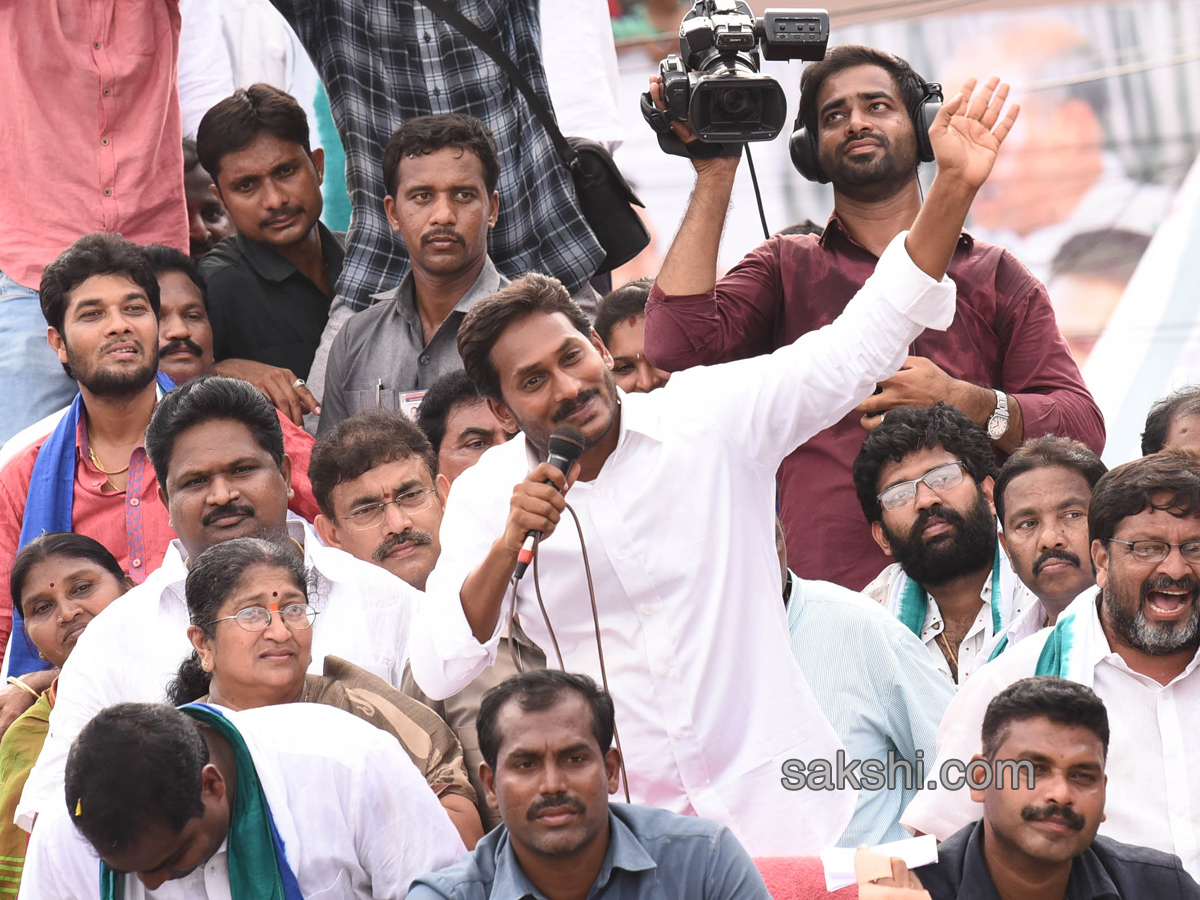 YS Jagan PrajaSankalpaYatra Day 220 Photo Gallery - Sakshi4