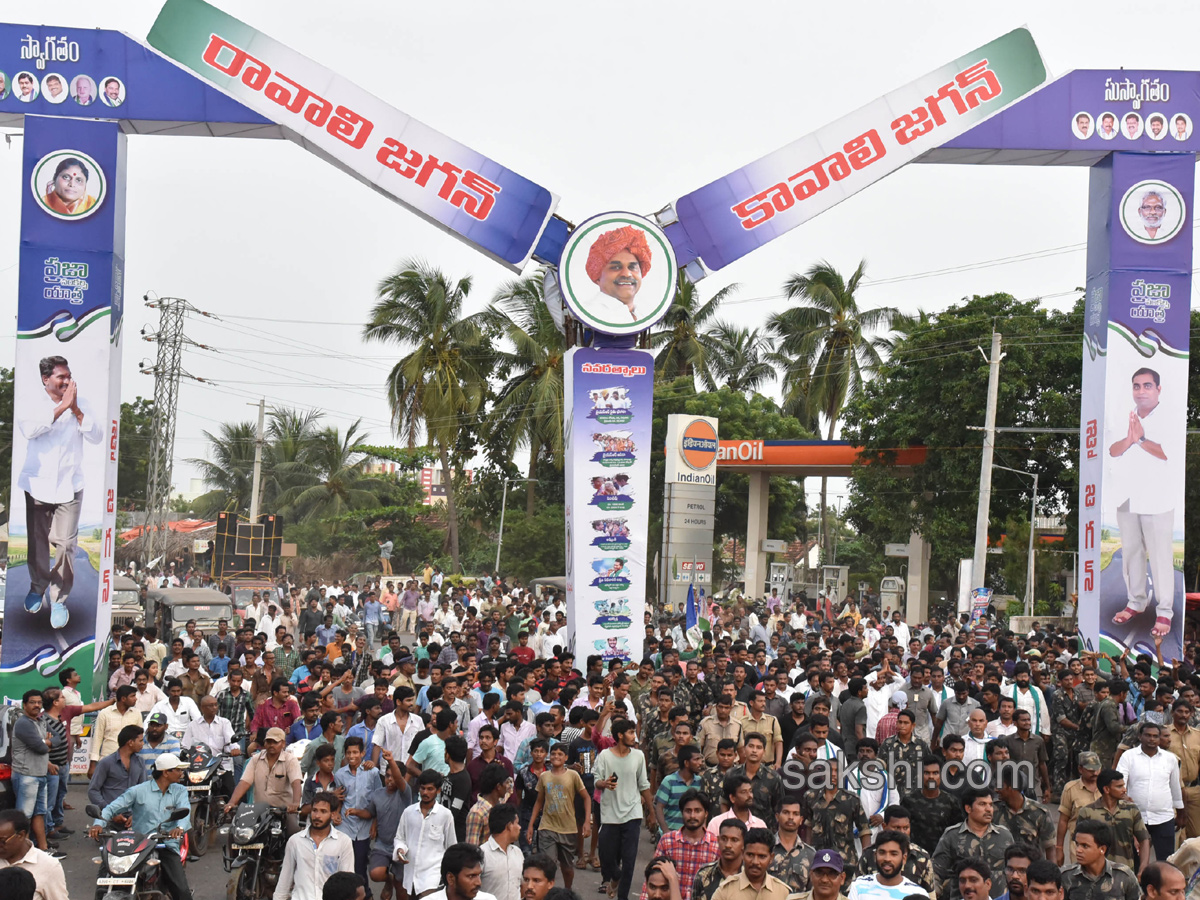 YS Jagan PrajaSankalpaYatra Day 220 Photo Gallery - Sakshi5