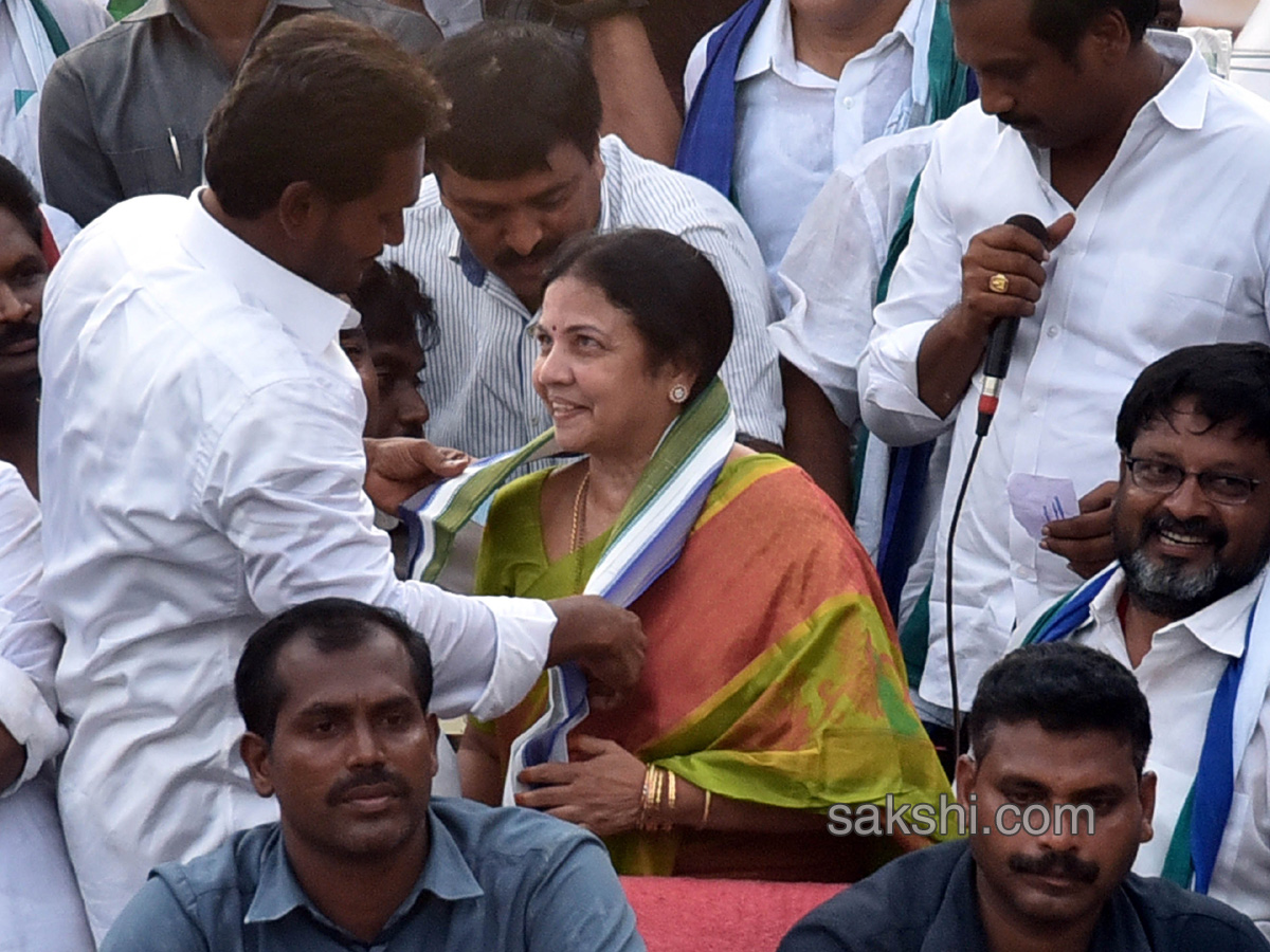 YS Jagan PrajaSankalpaYatra Day 220 Photo Gallery - Sakshi7