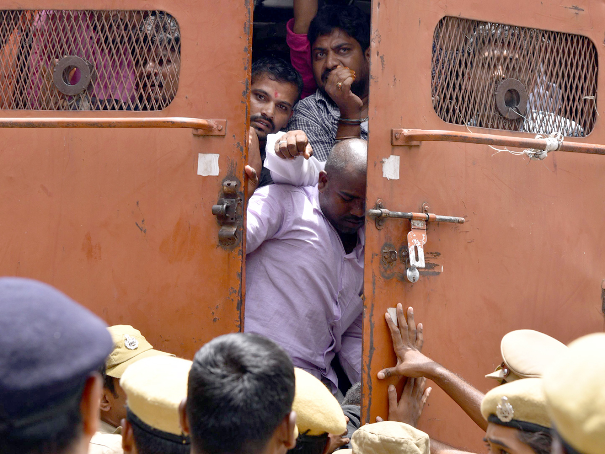 Police arrested the Electric Contract Employees Photo Gallery - Sakshi2