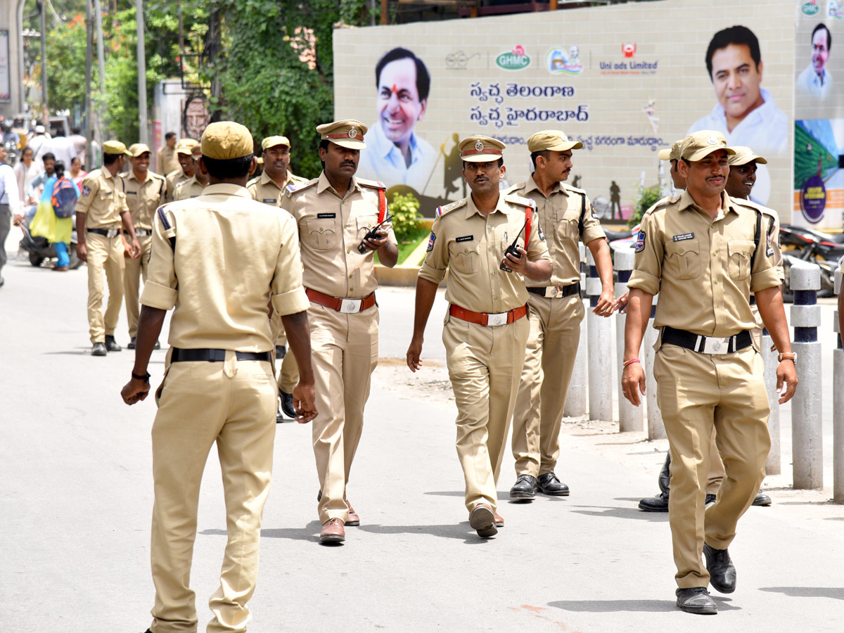 Police arrested the Electric Contract Employees Photo Gallery - Sakshi3