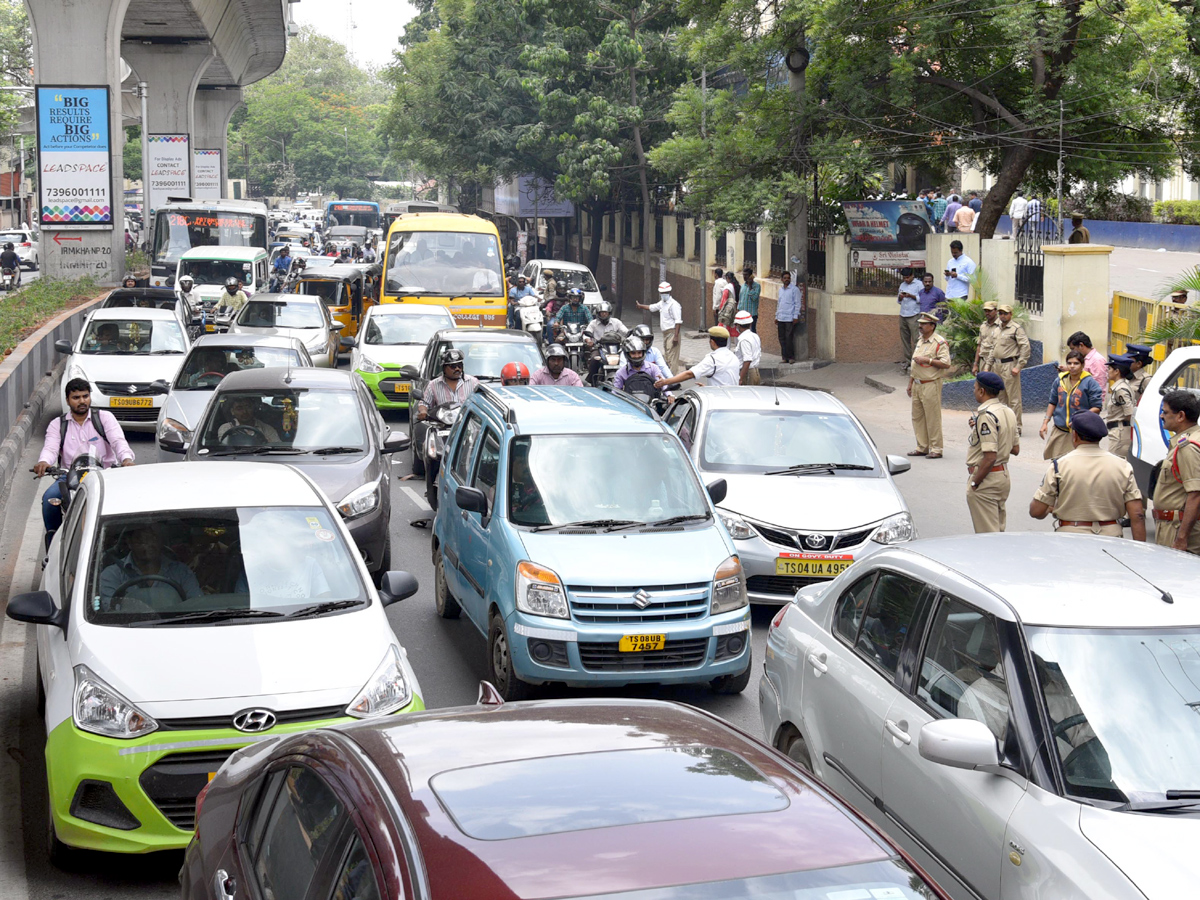 Police arrested the Electric Contract Employees Photo Gallery - Sakshi8