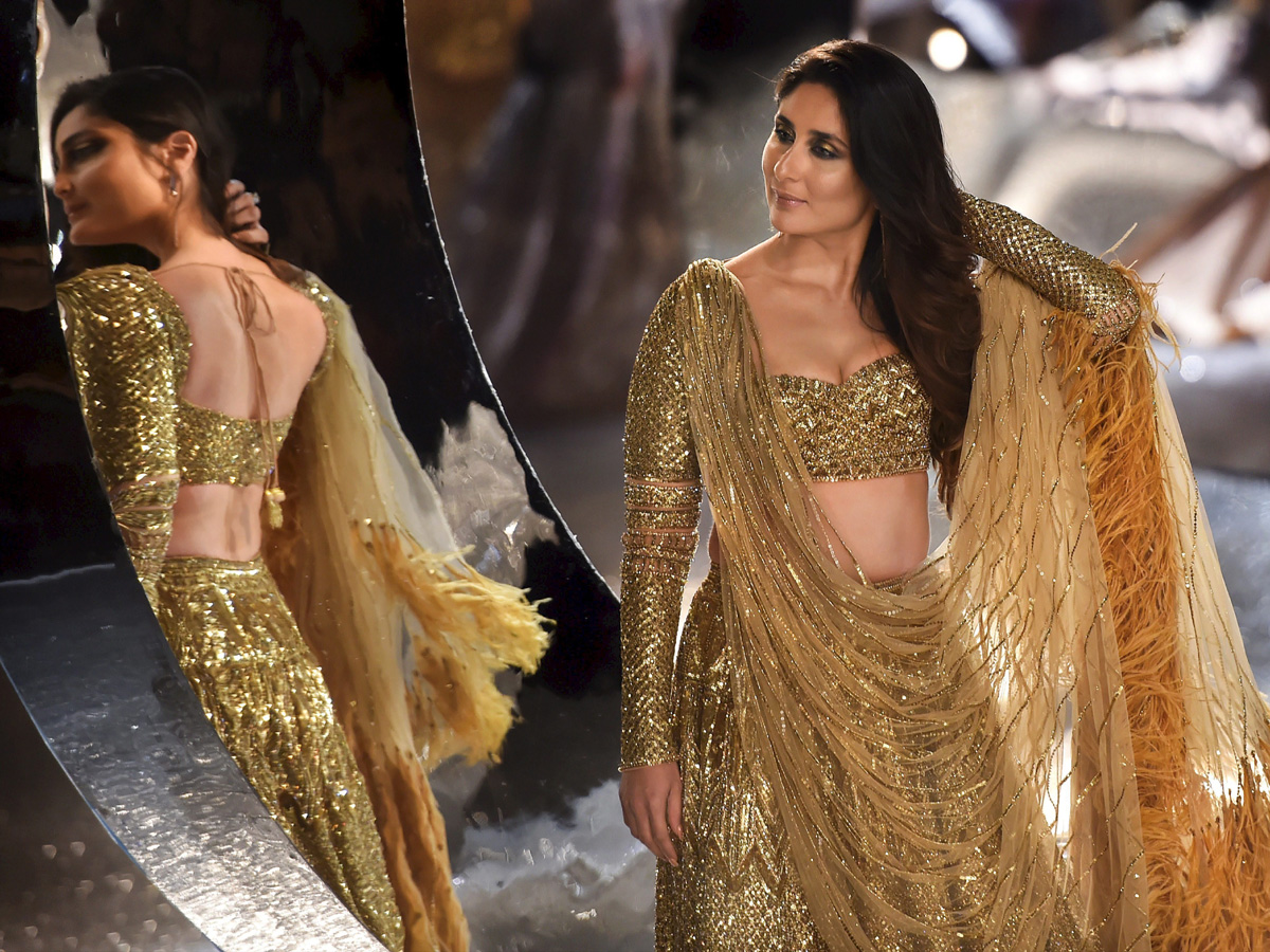 India Couture Fashion week in Kareena Kapoor Khan Photo Gallery - Sakshi1