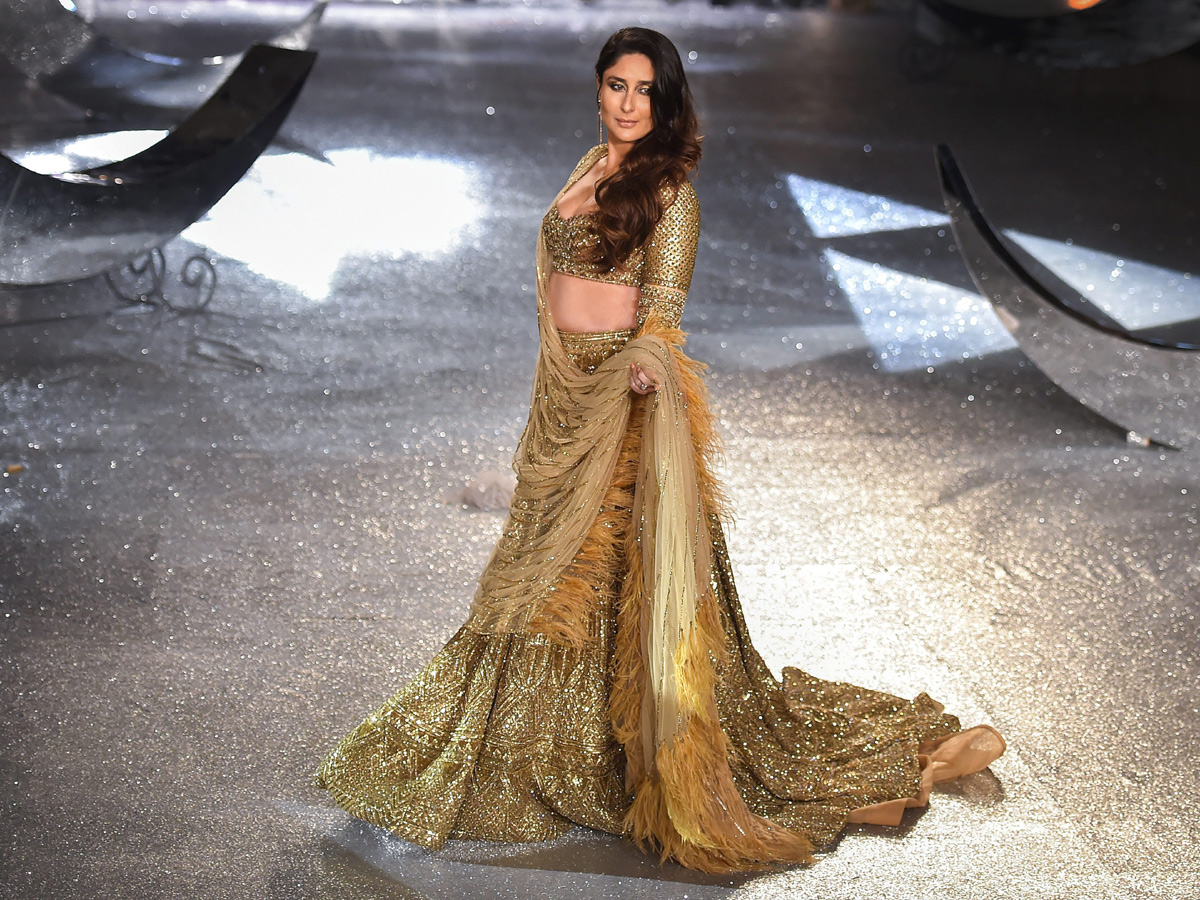 India Couture Fashion week in Kareena Kapoor Khan Photo Gallery - Sakshi9