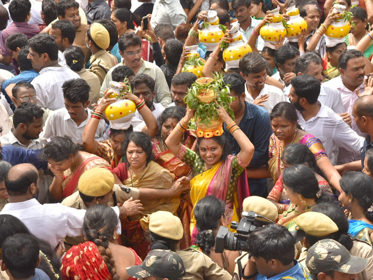 secunderabad bonalu 2018 - Sakshi8