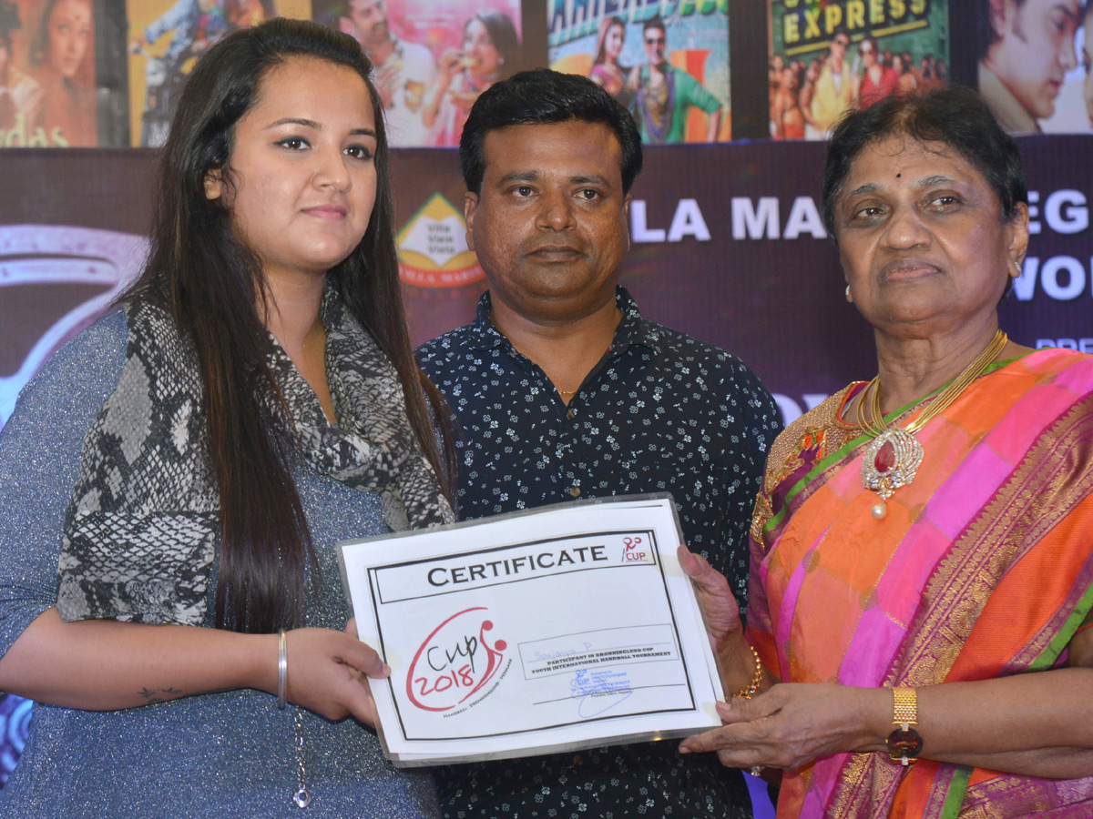 villa marie degree college freshers at classic gardens Photo Gallery - Sakshi5