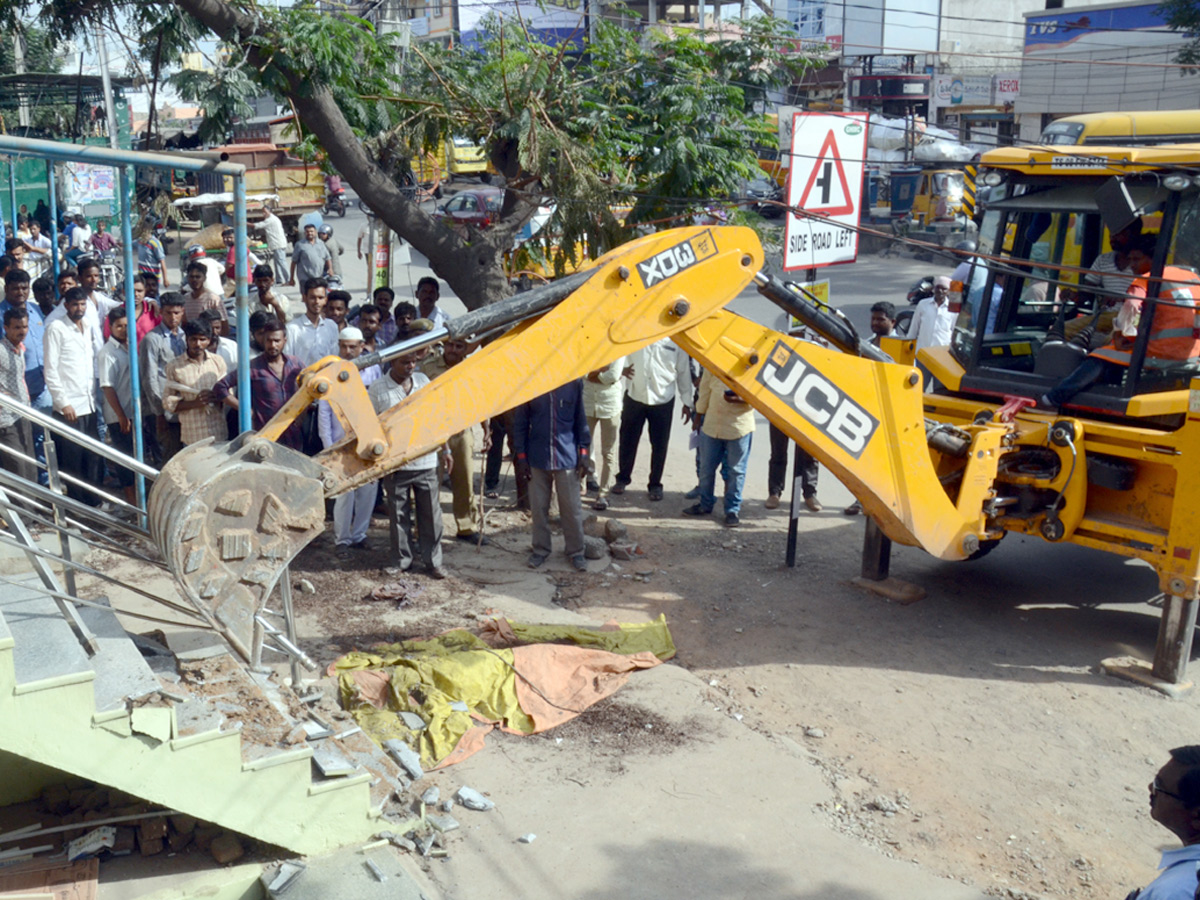  Demolition of Footpath Photo Gallery - Sakshi19