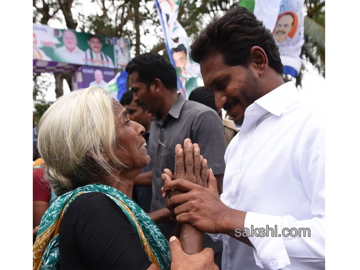 YS Jagan PrajaSankalpaYatra Day 204 Starts from Kajuluru - Sakshi3