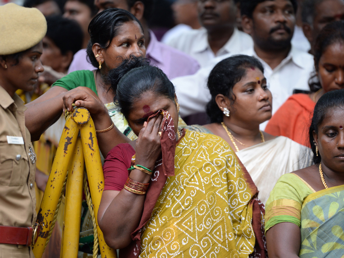 DMK Supporters Gather Outside Kauvery Hospital Photo Gallery - Sakshi16