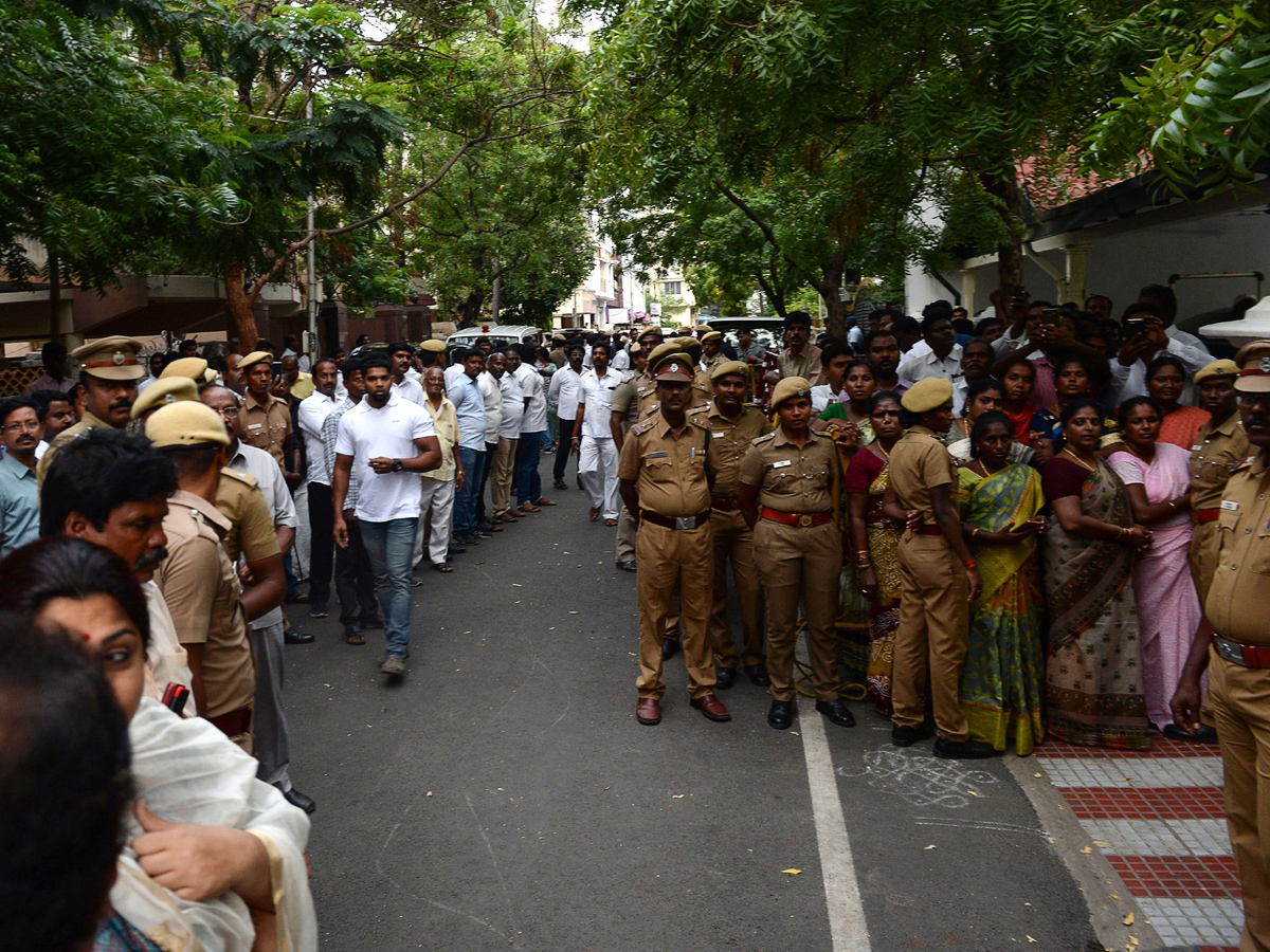 DMK Supporters Gather Outside Kauvery Hospital Photo Gallery - Sakshi17