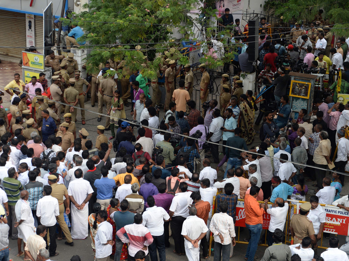 DMK Supporters Gather Outside Kauvery Hospital Photo Gallery - Sakshi18