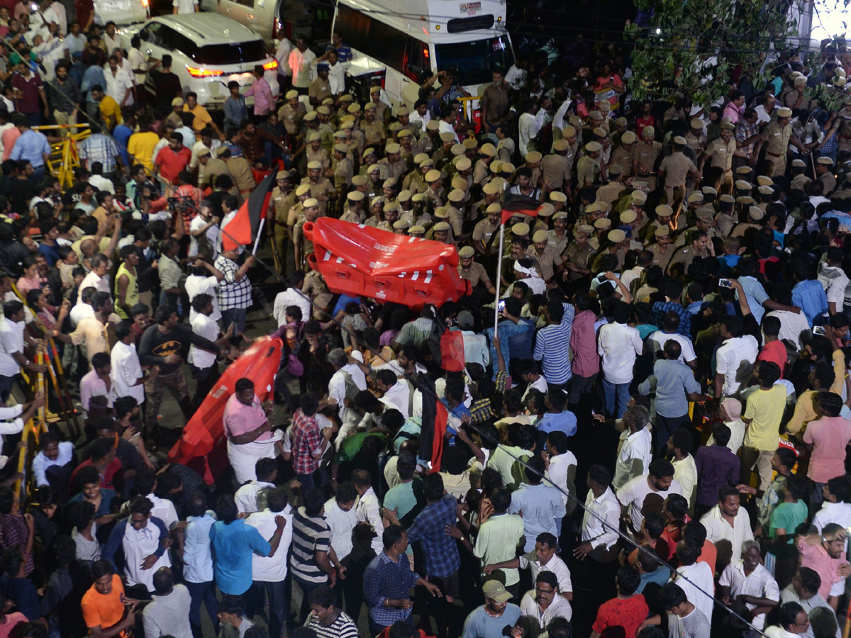 DMK Supporters Gather Outside Kauvery Hospital Photo Gallery - Sakshi8