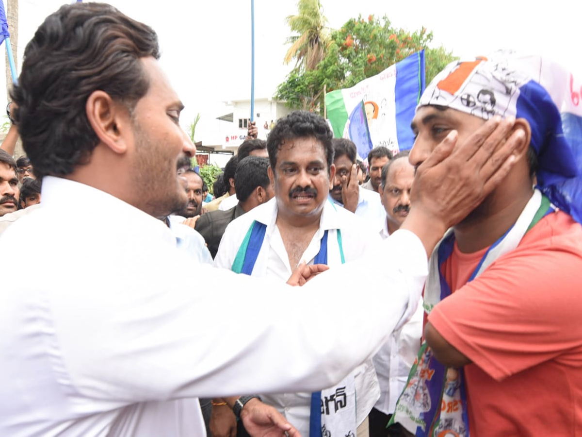 Ys Jagan Mohan Reddy Padayatra day 209  photos in Rayavaram - Sakshi10