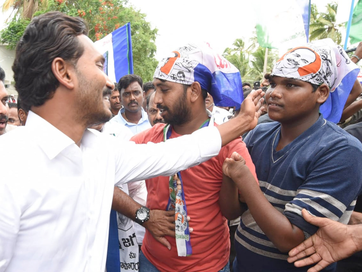 Ys Jagan Mohan Reddy Padayatra day 209  photos in Rayavaram - Sakshi11