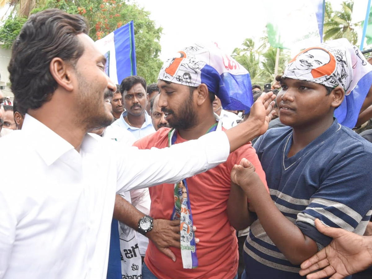 Ys Jagan Mohan Reddy Padayatra day 209  photos in Rayavaram - Sakshi8