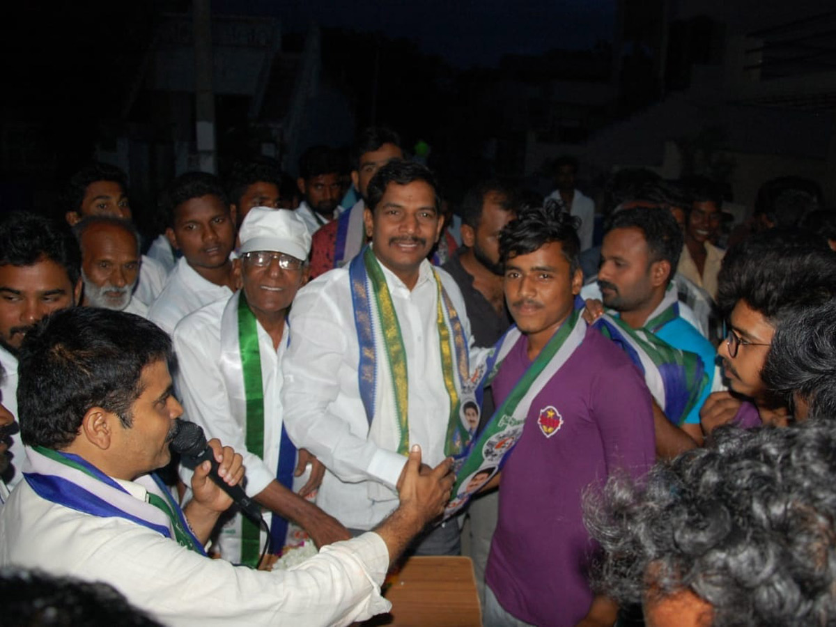 200 Youth Join YSRCP To In Giddalur Photo Gallery - Sakshi5