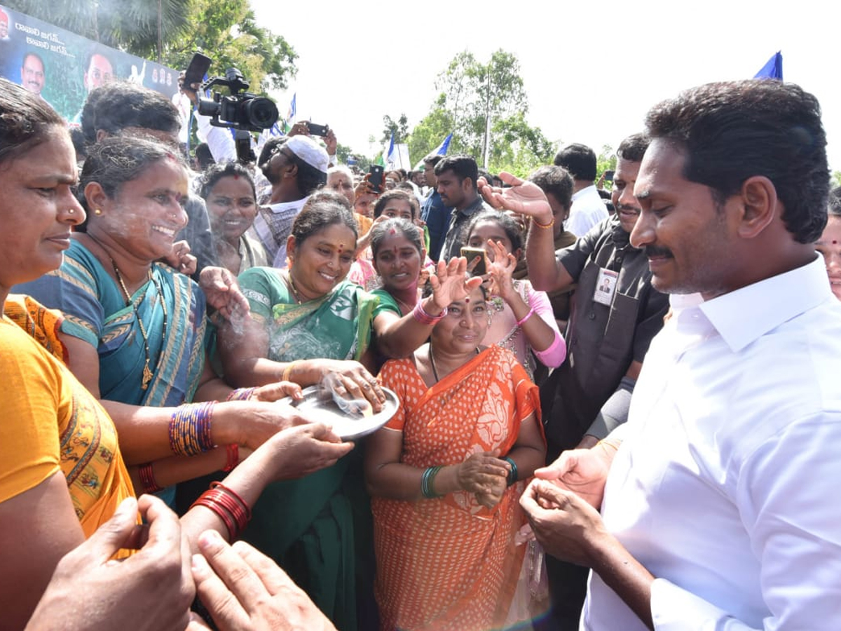 YS Jagan PrajaSankalpaYatra Day 234 Photo Gallery - Sakshi1