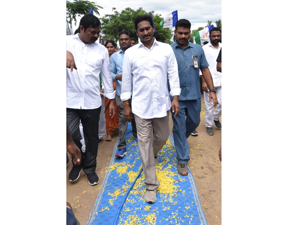 YS Jagan PrajaSankalpaYatra Day 234 Photo Gallery - Sakshi11