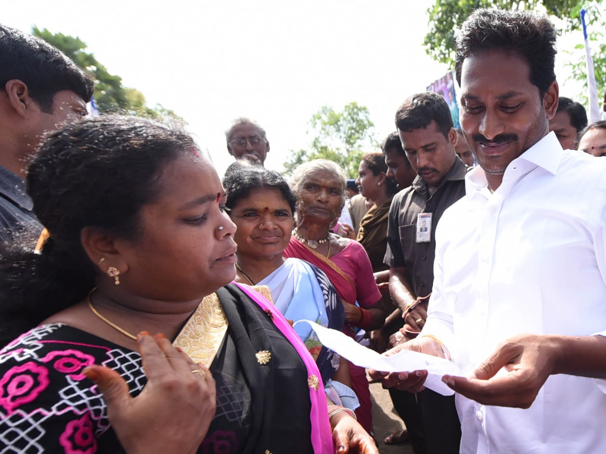 YS Jagan PrajaSankalpaYatra Day 234 Photo Gallery - Sakshi2