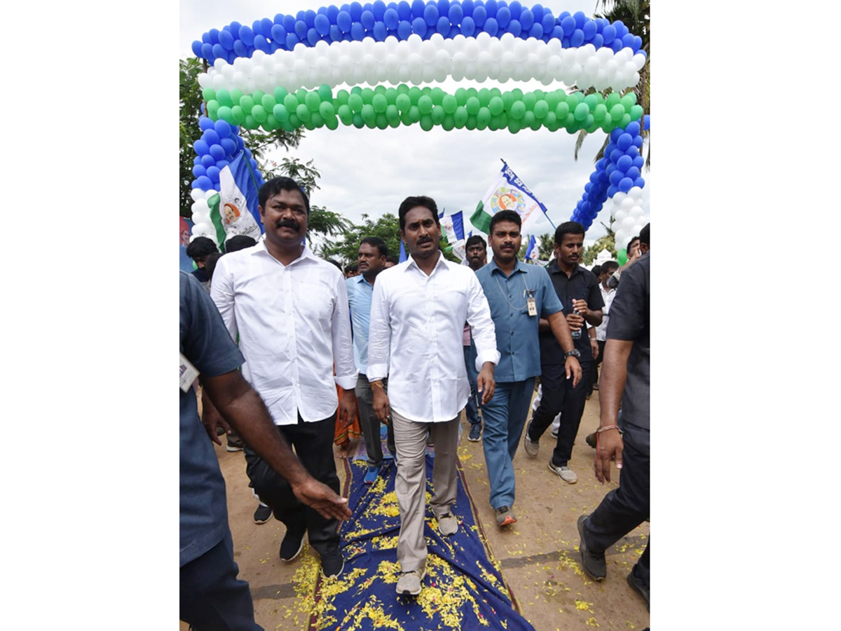 YS Jagan PrajaSankalpaYatra Day 234 Photo Gallery - Sakshi22