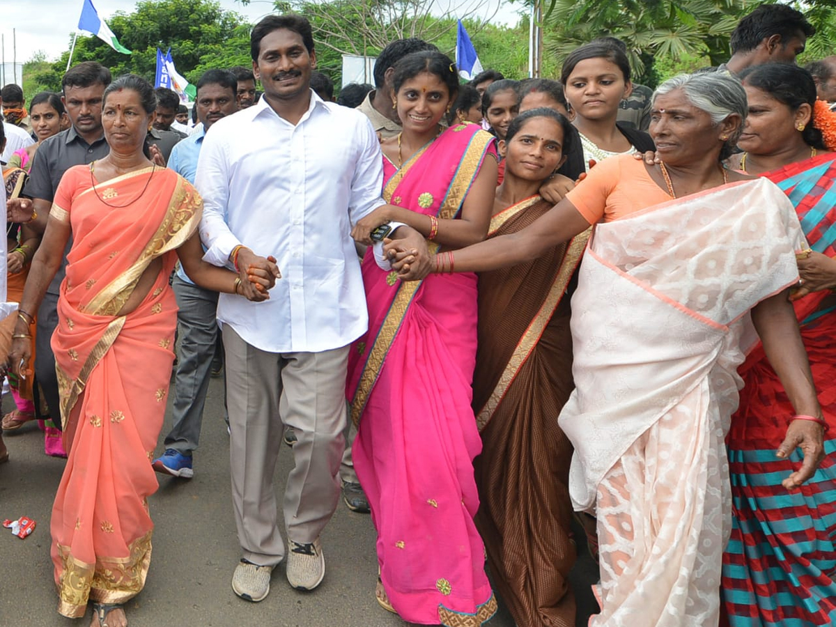 YS Jagan PrajaSankalpaYatra Day 234 Photo Gallery - Sakshi32