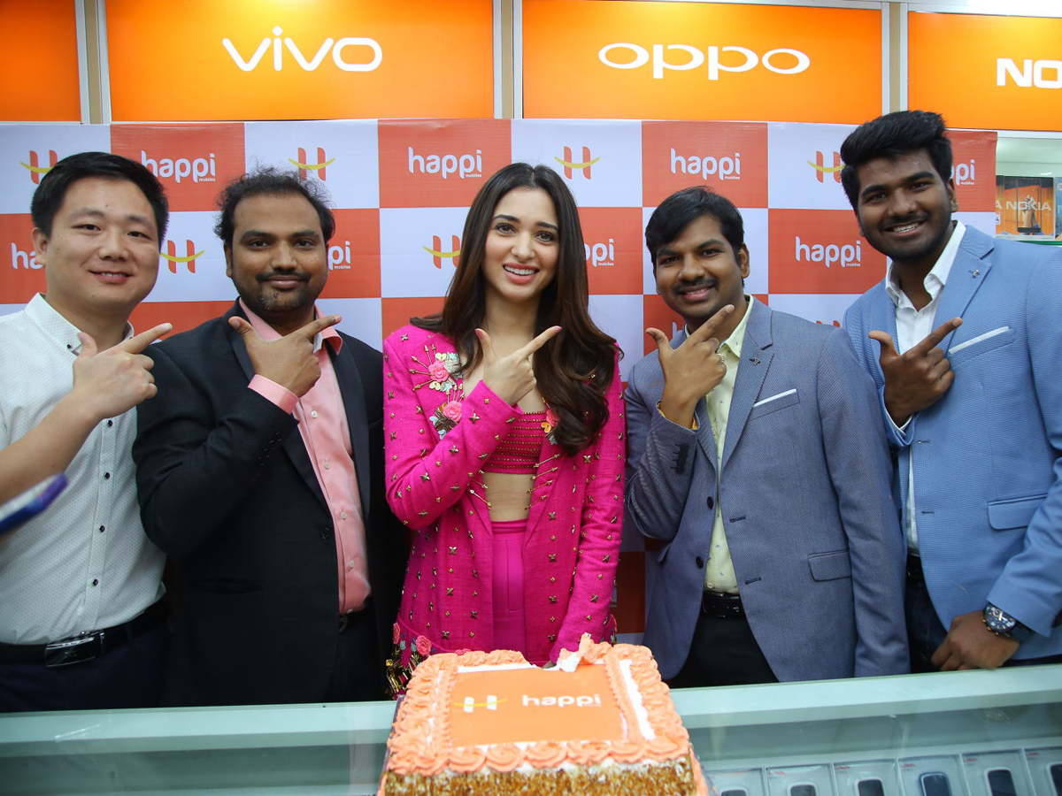 Tamannaah Launches Happi Mobile Store at Bhimavaram - Sakshi1