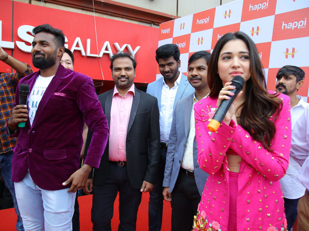 Tamannaah Launches Happi Mobile Store at Bhimavaram - Sakshi10