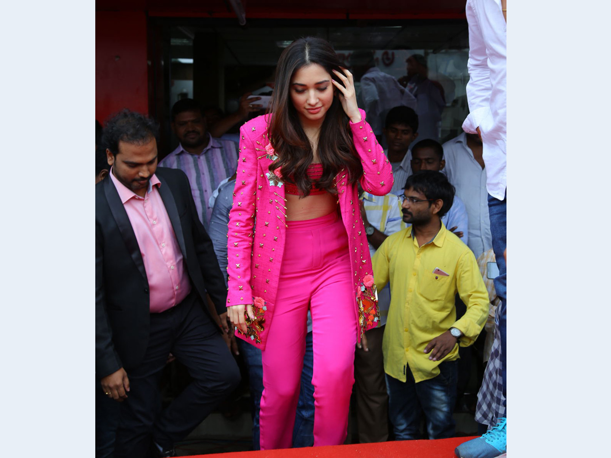 Tamannaah Launches Happi Mobile Store at Bhimavaram - Sakshi11